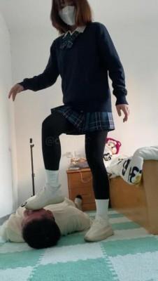 【网盘】【精神小妹】女神全体重踩踏暴力踢踹虐M JS241209~6