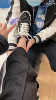 【爱秀套图】超市里当着众人公开调教学生 JS241222-24