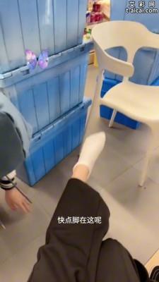 【爱秀套图】超市里当着众人公开调教学生 JS241222-24
