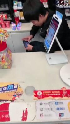 【爱秀套图】超市里当着众人公开调教学生 JS241222-24