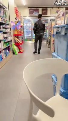 【爱秀套图】超市里当着众人公开调教学生 JS241222-24