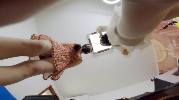 【爱秀套图】晓G凌 双女主人脚下的缩小M隶 全语言践踏羞辱脚踩弄pov GTSpov LCT557a