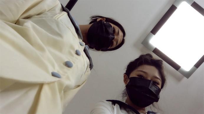 【爱秀套图】晓G凌 双S脏鞋白袜JK 更衣室里的猥琐男全语言双人羞辱践踏实况POV LCT550a