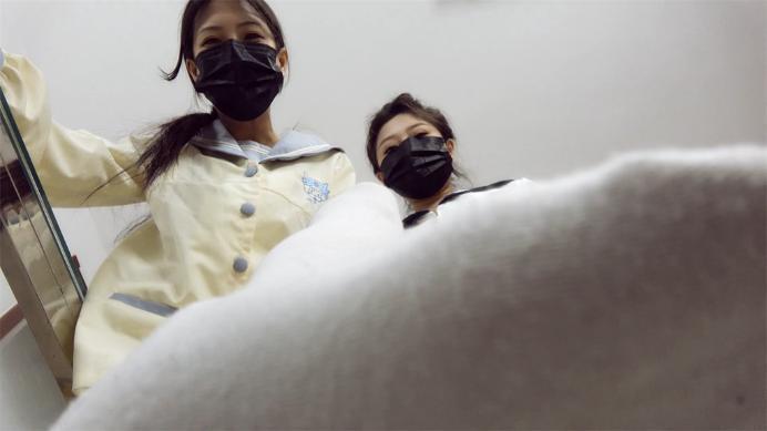 【爱秀套图】晓G凌 双S脏鞋白袜JK 更衣室里的猥琐男全语言双人羞辱践踏实况POV LCT550a