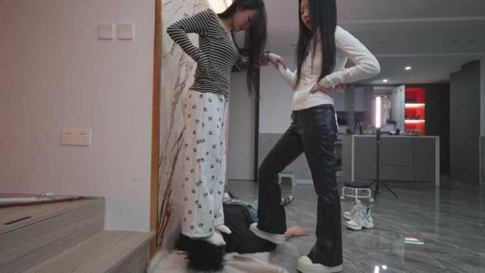 【爱秀套图】最美素人小美女首次含笑虐狗 暴力西安小野传授凶残虐狗 YC-250126-3