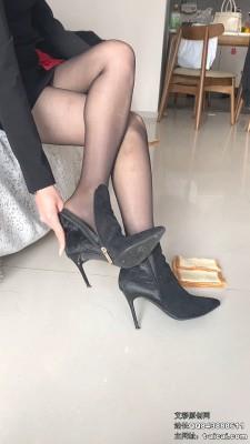 【爱秀套图】【雅泫】细跟短靴+黑丝脚制作口水狗粮 YC-250124-4