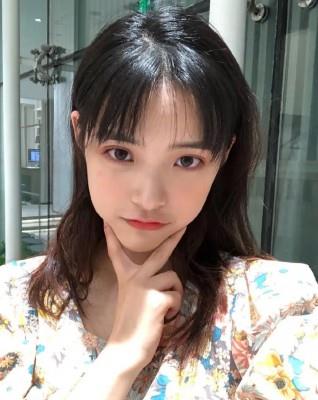 【爱秀套图】漂亮女同学全体重踩脸狠虐舔狗男生 把脸当地垫踩踏毁容废物狗 bf49723