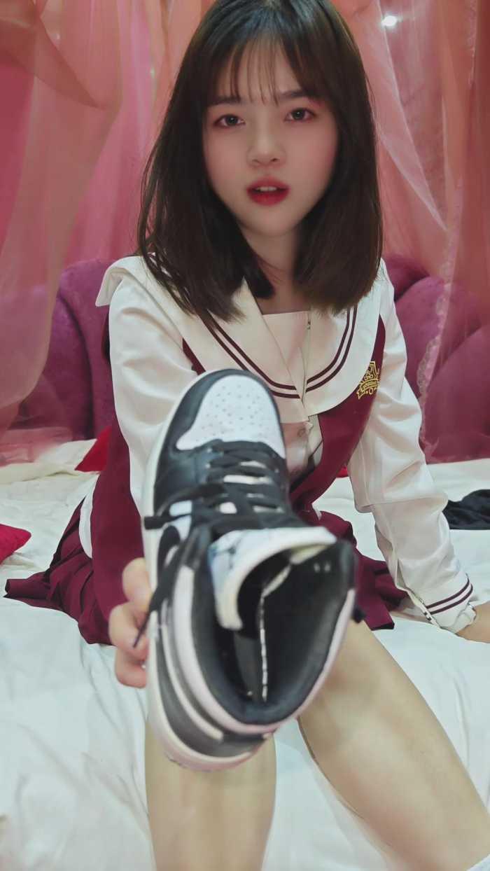 【爱秀套图】娇娇AJ羞辱恋足舔脚专场