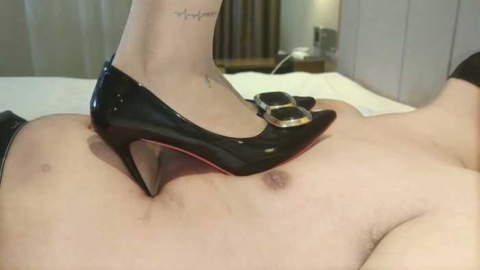 【网盘】春节档：捆绑束缚奴隶四肢，任由小鱼女神在床上高跟蹦迪，无视脚下生灵 YC-250203-2