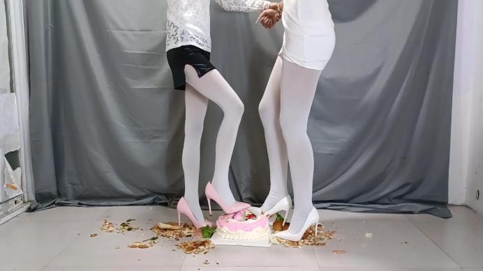 【网盘】丽人馆。双S踩踏生日蛋糕，两双高跟鞋上粘满了恶心的奶油，应该怎么清理呢YC-250212-3
