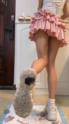 【网盘】【榴莲好吃】脏鞋底运动鞋暴力碾踩解压球 ACYC-2989