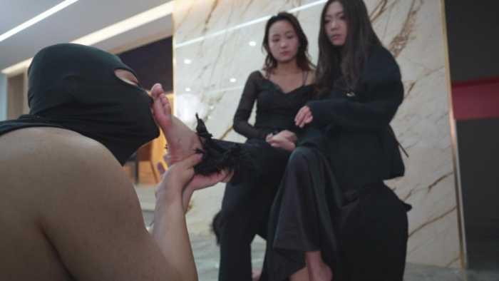 【爱秀套图】另类题材女同接吻无视狗子痛苦挣扎，她满眼只有亲那个女孩 YC-250218-11