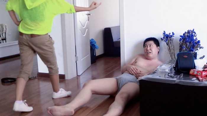 【爱秀套图】丹丹暴力虐废流氓乞丐 JS250226~8