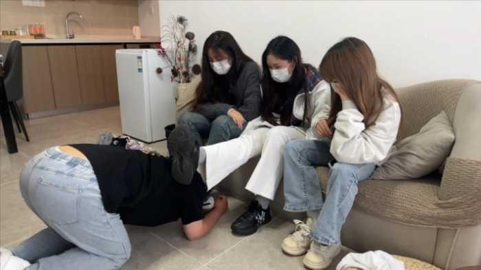 【爱秀套图】【小鲨鱼殿下】三人玩弄偷偷闻鞋子的家政 YC-250225-4
