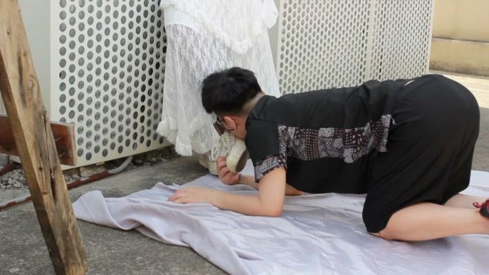 【网盘】【黑丝诱惑】素人篇：大二学生晓俞阳台室外虐乳闻鞋脏鞋踩头 YC-240812-5