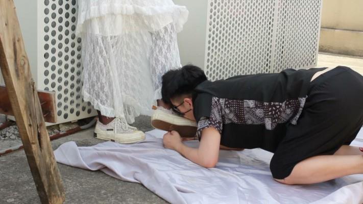 【网盘】【黑丝诱惑】素人篇：大二学生晓俞阳台室外虐乳闻鞋脏鞋踩头 YC-240812-5