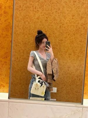 【网盘】【黑丝诱惑】素人篇：大二学生晓俞室外原味椰子鞋踩食物语言羞辱 YC-240911