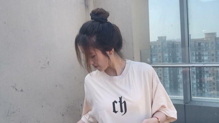 【网盘】【黑丝诱惑】素人篇：大二学生晓俞室外原味椰子鞋踩食物语言羞辱 YC-240911