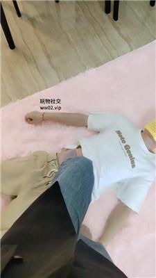 【网盘】【佳佳】踩踏碾压脚奴 JS241022-11