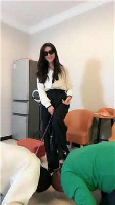 【网盘】【蜜雪】双S-骑狗背舔裸足/骑马狗爬/抽耳光 bf46286