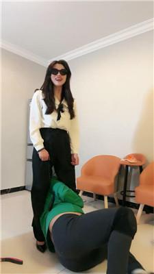 【网盘】【蜜雪】双S-骑狗背舔裸足/骑马狗爬/抽耳光 bf46286