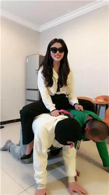 【网盘】【蜜雪】双S-骑狗背舔裸足/骑马狗爬/抽耳光 bf46286