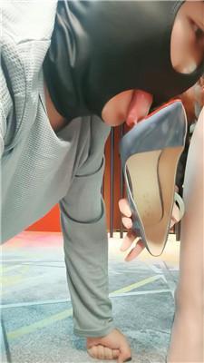 【网盘】【咩祖】狗舌清理高跟/跪舔肉丝脚/骑狗背 bf46281