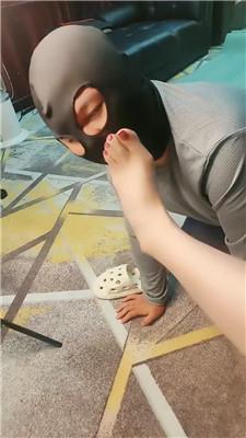 【网盘】【咩祖】狗舌清理高跟/跪舔肉丝脚/骑狗背 bf46281