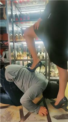 【网盘】【咩祖】狗舌清理高跟/跪舔肉丝脚/骑狗背 bf46281