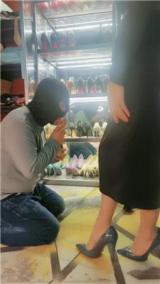 【网盘】【咩祖】狗舌清理高跟/跪舔肉丝脚/骑狗背 bf46281