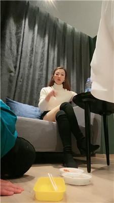 【网盘】【魅儿】脚垫的奖励-圣水泡饭喂食 bf46305