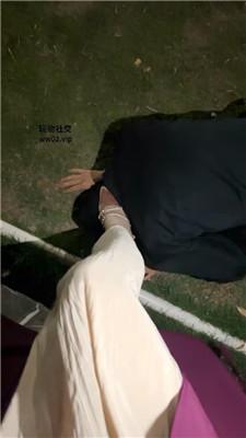 【网盘】【绵绵】深夜户外遛狗恋足舔 JS241028-33