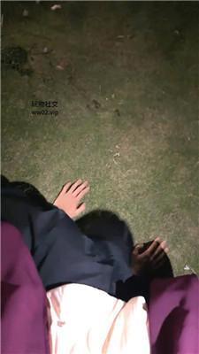 【网盘】【绵绵】深夜户外遛狗恋足舔 JS241028-33