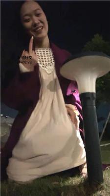 【网盘】【绵绵】深夜户外遛狗恋足舔 JS241028-33