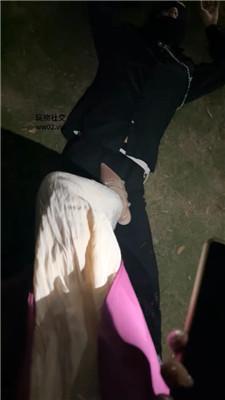 【网盘】【绵绵】深夜户外遛狗恋足舔 JS241028-33