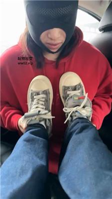 【网盘】【素人挖掘机】开发路边小姐姐白袜虐 bf46334