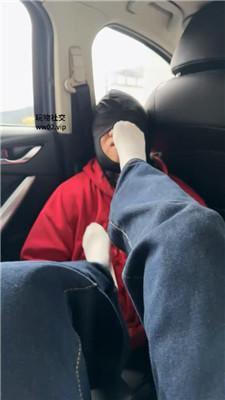 【网盘】【素人挖掘机】开发路边小姐姐白袜虐 bf46334