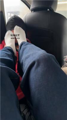 【网盘】【素人挖掘机】开发路边小姐姐白袜虐 bf46334