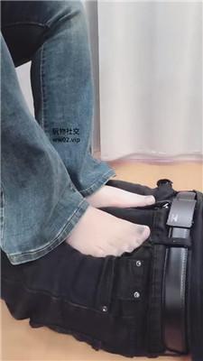 【网盘】【拽拽】臭脚捂脸/吮吸脚趾 JS241028-43