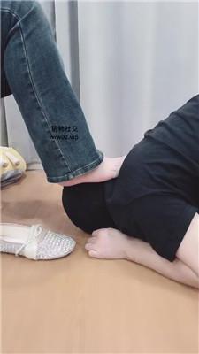 【网盘】【拽拽】臭脚捂脸/吮吸脚趾 JS241028-43