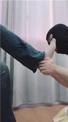 【网盘】【拽拽】臭脚捂脸/吮吸脚趾 JS241028-43