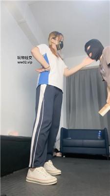 【网盘】【雯雯】学生服诱惑-帆布鞋玩虐班主任 bf46417