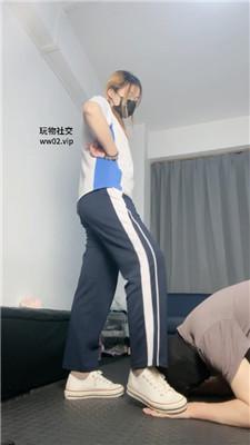 【网盘】【雯雯】学生服诱惑-帆布鞋玩虐班主任 bf46417