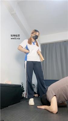【网盘】【雯雯】学生服诱惑-帆布鞋玩虐班主任 bf46417