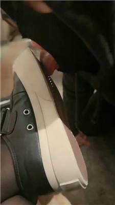 【网盘】【jenn情侣】沉浸式舔闻脏鞋黑丝jio/中指鄙视/踩踏 bf46541