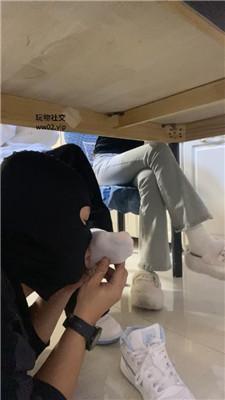 【网盘】【精神小妹】桌底视角-舔脏鞋原味棉袜/全体重跳踩 bf46744