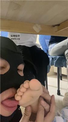 【网盘】【精神小妹】桌底视角-舔脏鞋原味棉袜/全体重跳踩 bf46744
