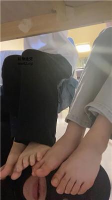 【网盘】【精神小妹】桌底视角-舔脏鞋原味棉袜/全体重跳踩 bf46744