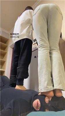 【网盘】【精神小妹】桌底视角-舔脏鞋原味棉袜/全体重跳踩 bf46744