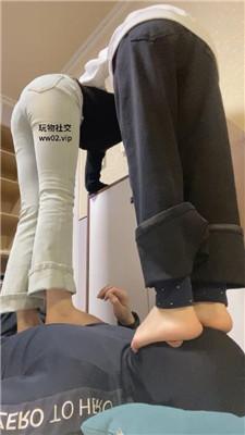 【网盘】【精神小妹】桌底视角-舔脏鞋原味棉袜/全体重跳踩 bf46744